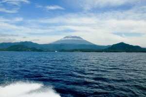 Вид со скоростной лодки на остров Бали