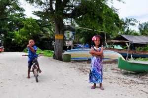 Веселые детишки с островов Гили.