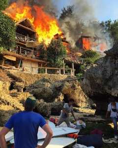 Пожар на пляже Паданг-Паданг, букит, Бали