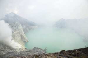 Серное озеро Иджен о. Ява Индонезия